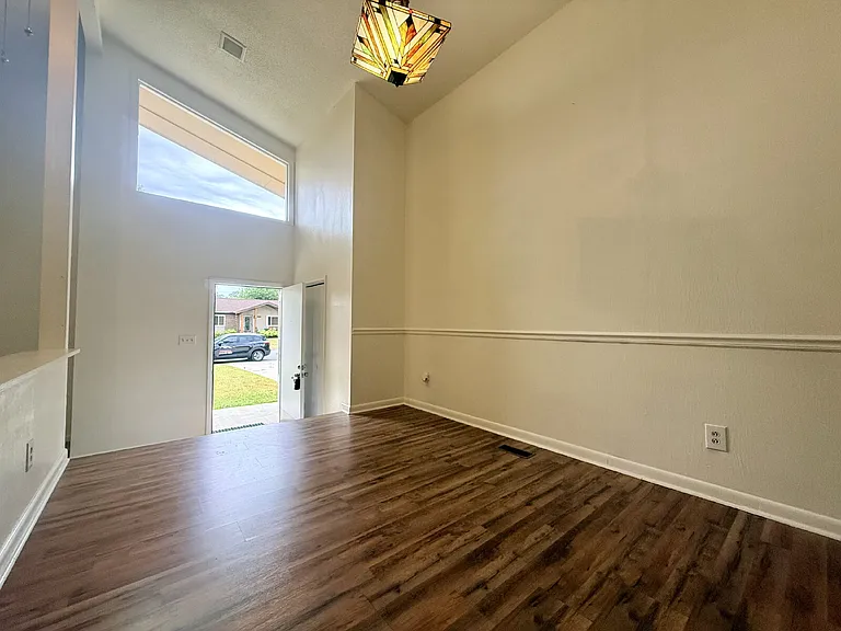 1009 Louisburg Pl — Photo 6