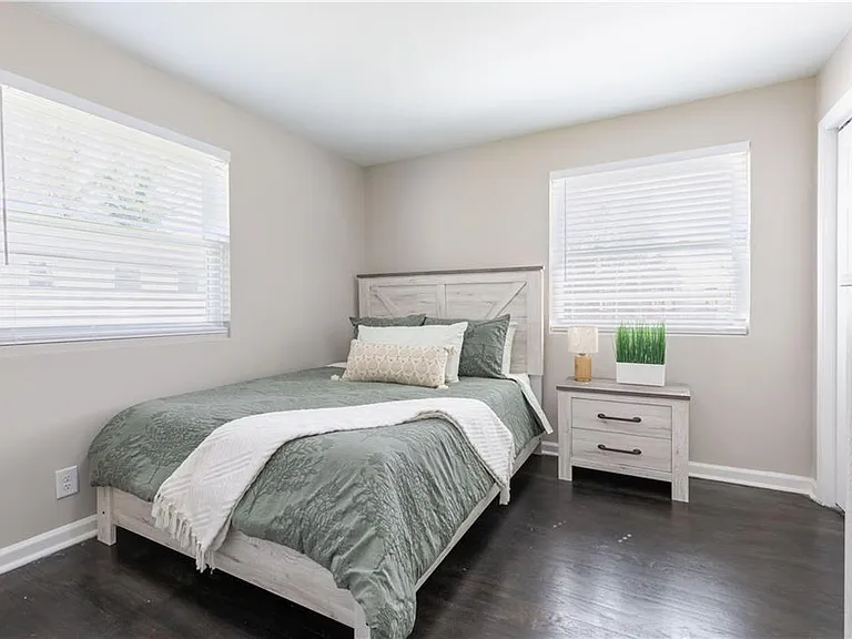2129 Martin Luther King Jr Dr SW — Photo 4