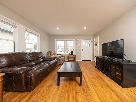 4th image of 1328 5th Ave S
