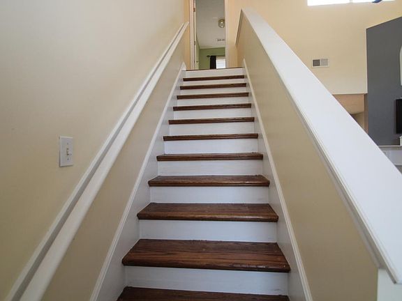 4th image of 9785 Dogwood Ct E