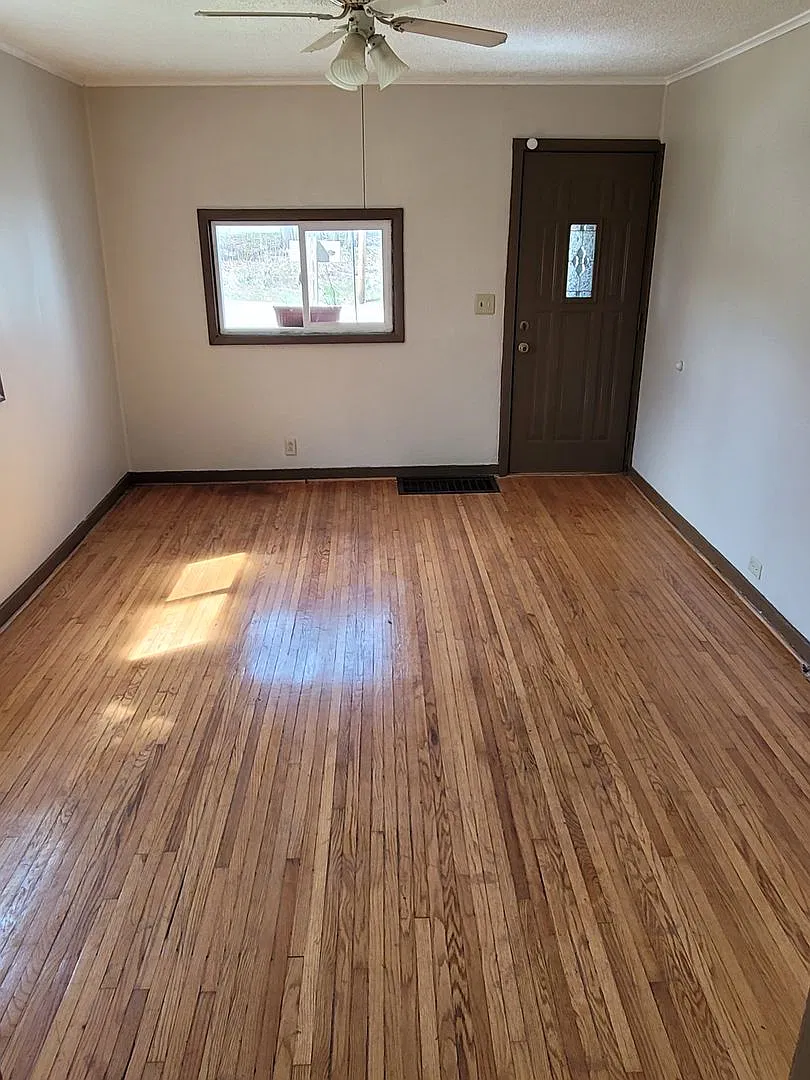 Cozy 2 bedroom single family home — Photo 2