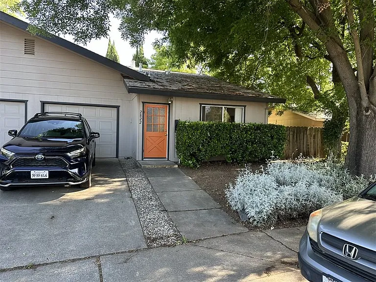 2822 Albany Ave — Photo 1