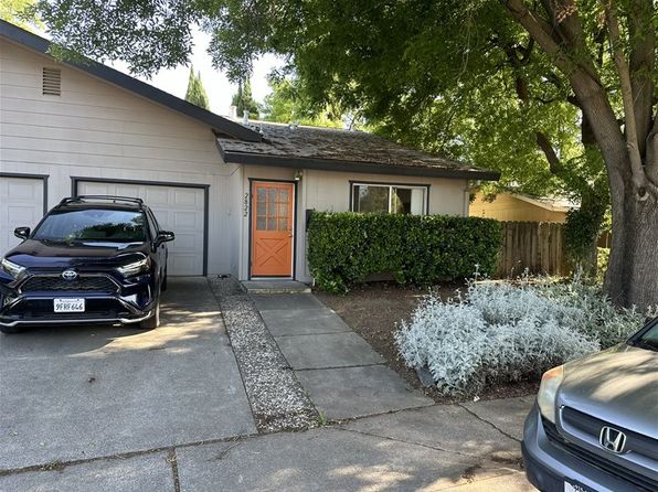 2822 Albany Ave