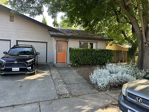 2822 Albany Ave Photo 1