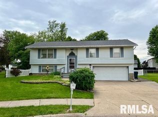 1512 Crestline Dr, Clinton, IA 52732