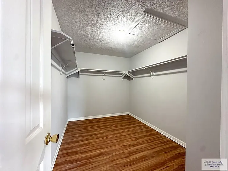 1013 Champlain Dr — Photo 17