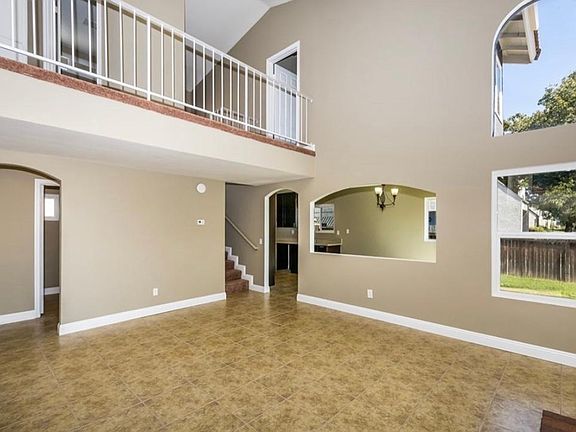2nd image of 1424 Aurora Ln