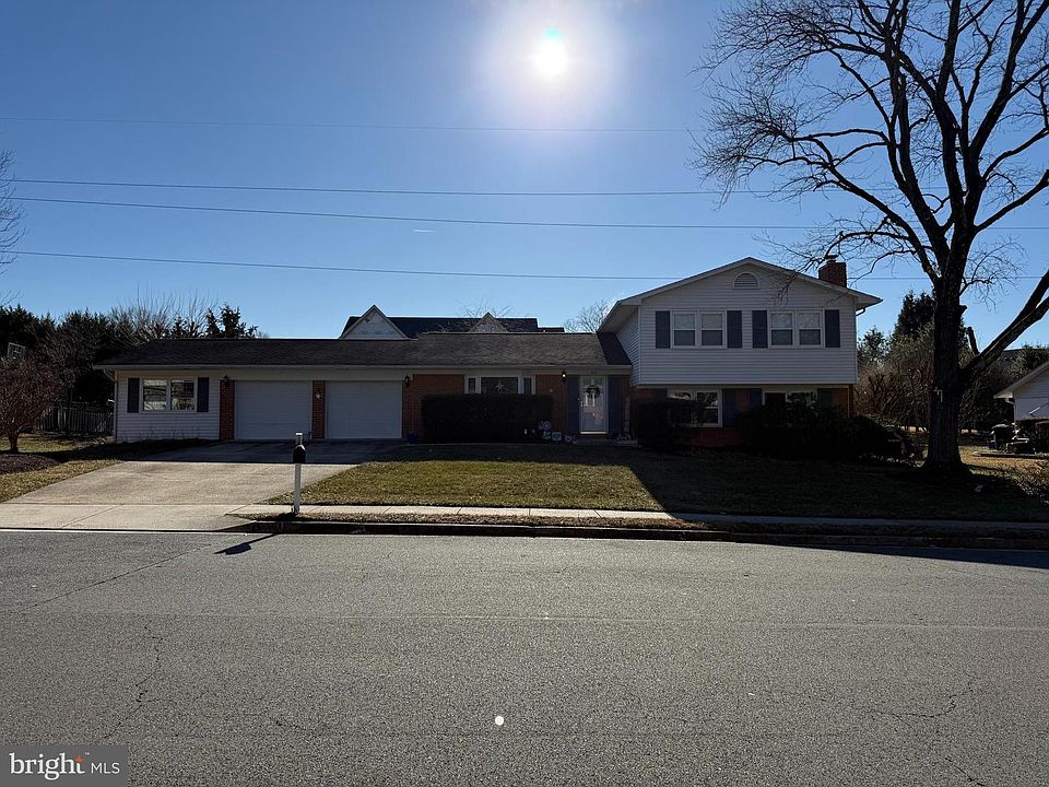 1st image of 915 Westwood Dr NE