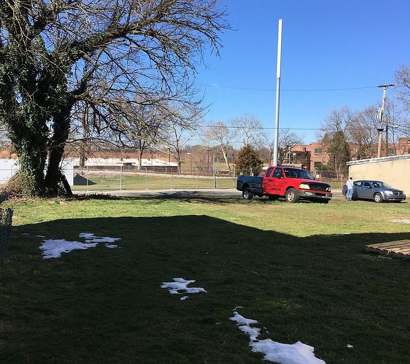 2nd image of 602 Jessop Pl