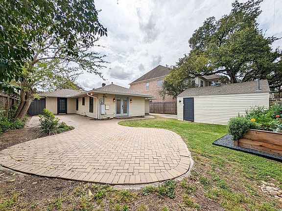 3rd image of 3510 Glen Haven Blvd
