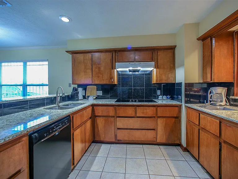 9511 Sharpcrest St — Photo 29