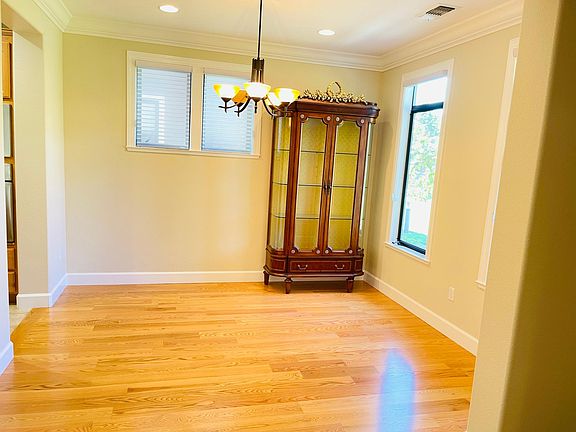 4th image of 419 Alder Ln