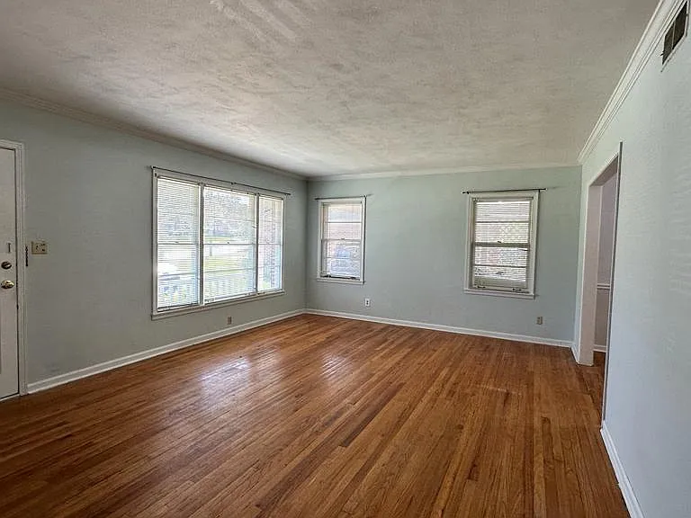 2766 N Barksdale Dr — Photo 2