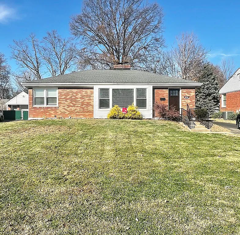 2521 Gardiner Ln photo 1