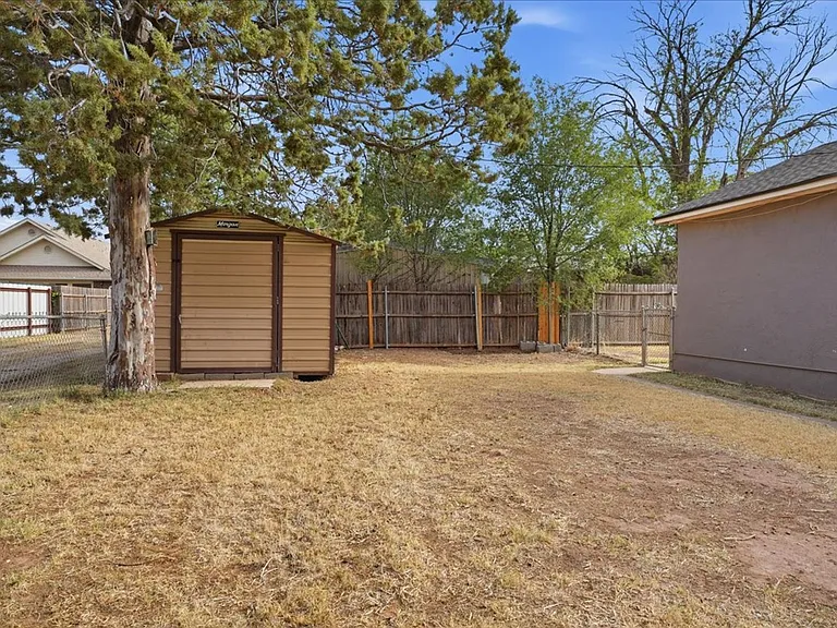 1011 Walnut St — Photo 27