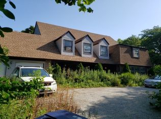 28 Golf Rd, Golf, IL 60029