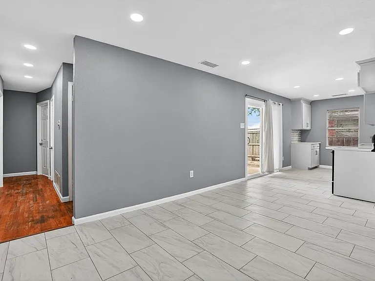4427 Leddy Dr — Photo 15