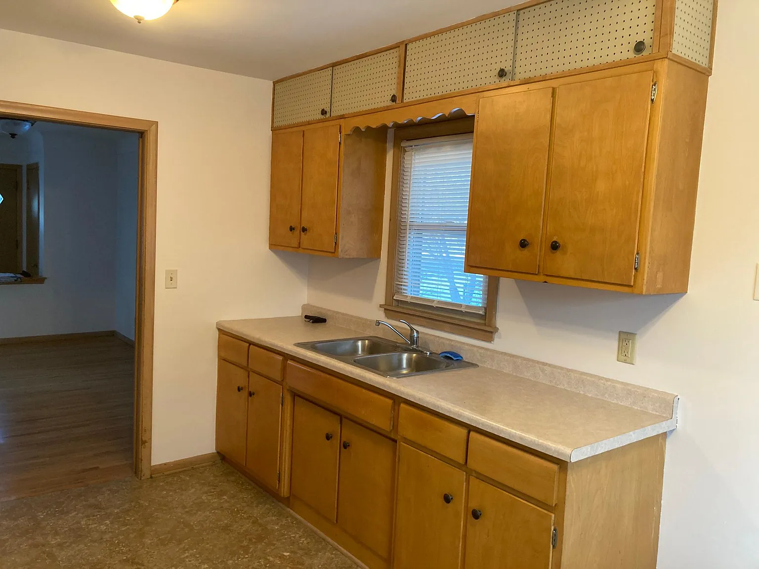 3 bed, 1600 sqft, $2,300 — Photo 4