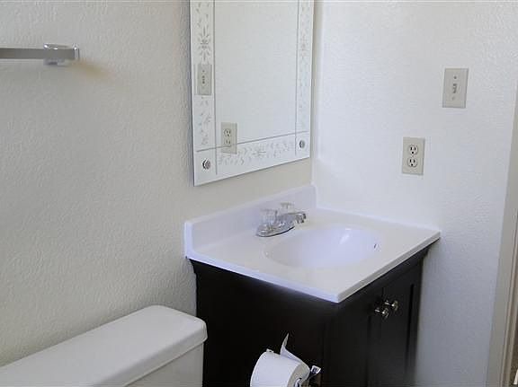 5th image of 8929 Aksarben Dr