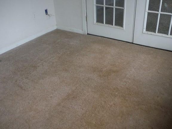4th image of 1219 Holiday Cir