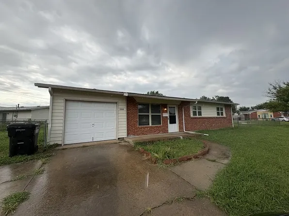 2100 Queensbury Rd, Moore, OK 73160