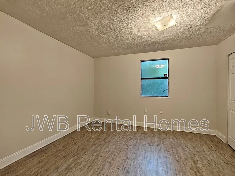 4737 Portsmouth Ave — Photo 9