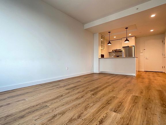 4th image of 1525 Bedford Ave #404