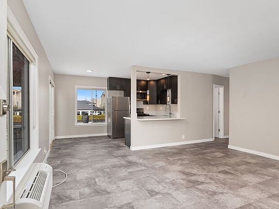 4th image of 1445 Essex St APT 5