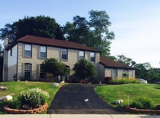 5510 Crispin Way Rd, West Bloomfield, MI 48323