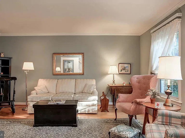 3124 Barnard Ct — Photo 3