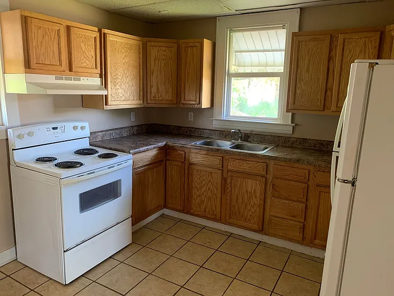 1237 Lynn St — Photo 7
