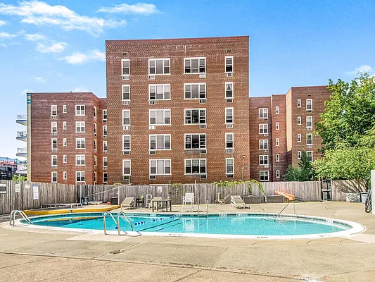 Sold by Re/Max In The City | media 9