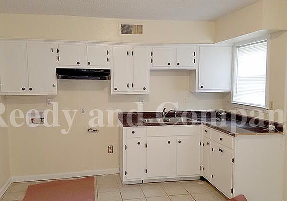 2nd image of 4870 Bradford Dr