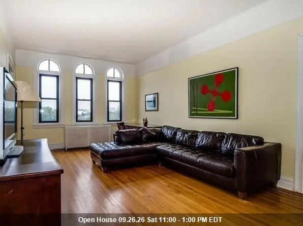 131 Kensington Avenue image 1 of 21