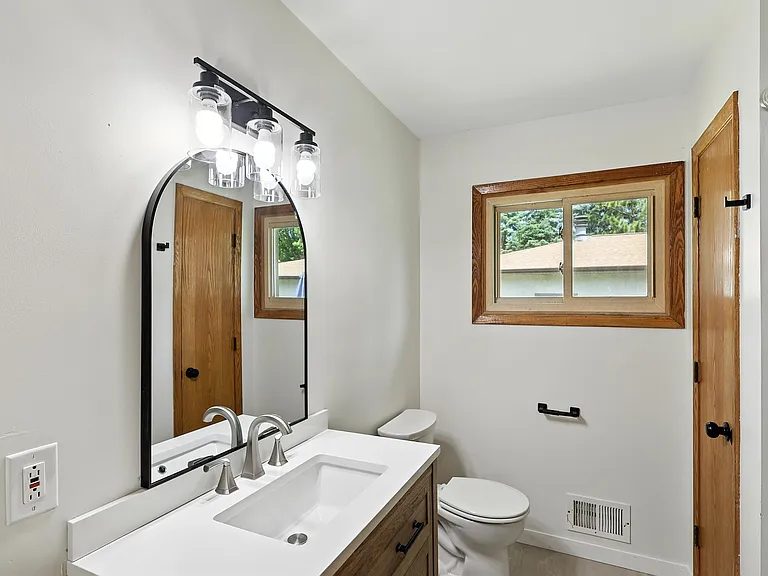 400 5th Ave — Photo 11