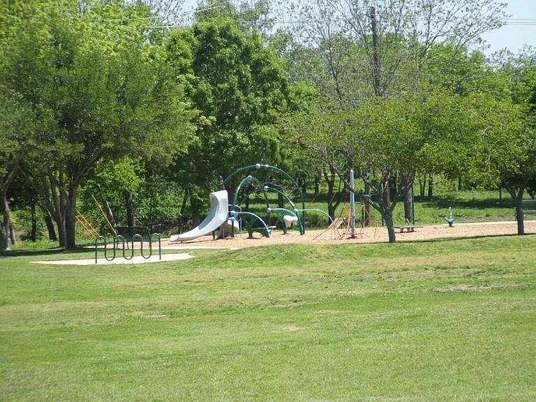 14001 Cambourne Dr — Photo 35
