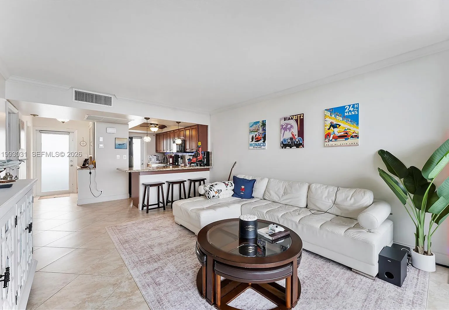 Tiara East Condo — Photo 3