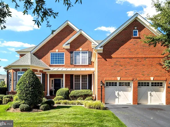5813 Waterloo Bridge Cir, Haymarket, VA 20169