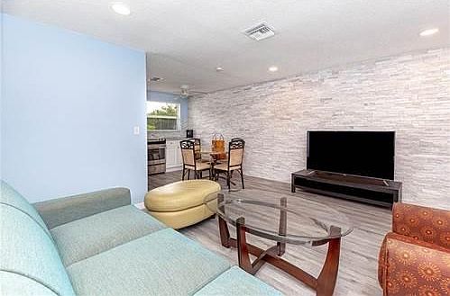 2nd image of 2978 Oaklawn Ave #B