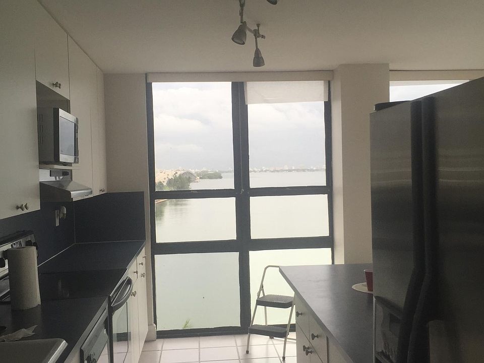 2nd image of 600 NE 36th St APT 522