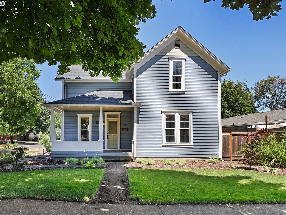 2nd image of 205 NE Edison St