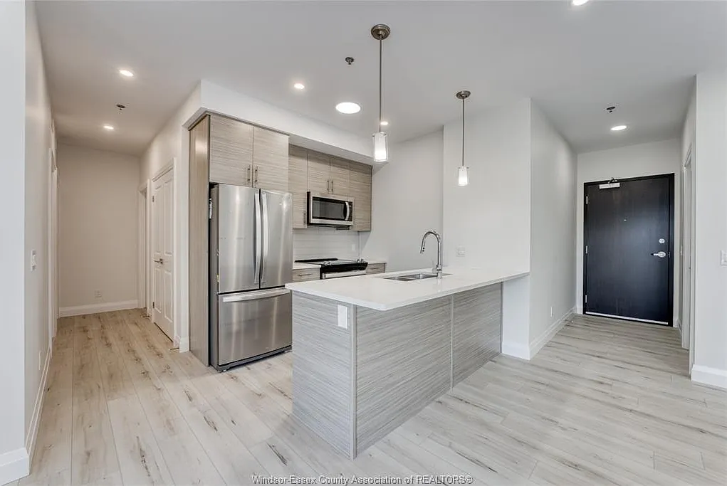 Trinity Gate Condominiums - The Montage Building — Photo 4