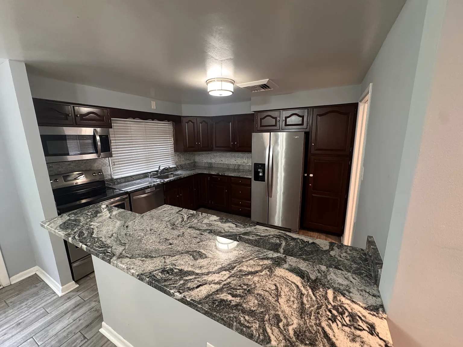3 bed, 2.5 bath, 1908 sqft, $3,200 — Photo 4
