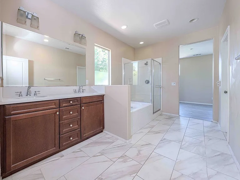 10208 Jasmine Ct — Photo 16