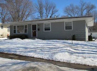 1145 S 15th St, Marion, IA 52302