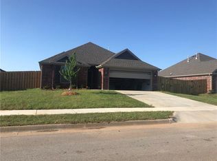 407 W Stoney Point Rd, Rogers, AR 72758