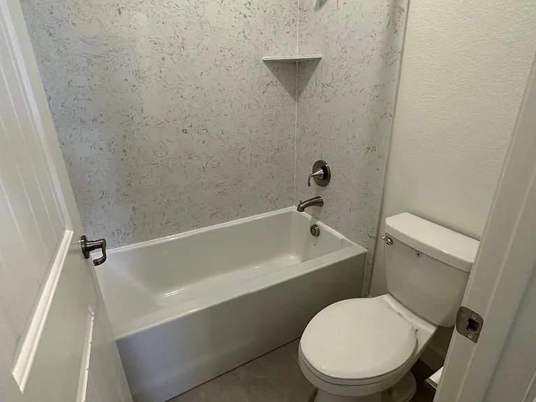 549 Knightsbridge Ct — Photo 17