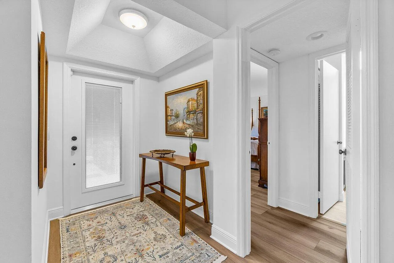 2 bed, 2.0 bath, 1366 sqft, $2,700 — Photo 2