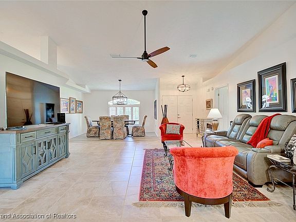 4th image of 35 Meadowlake Cir S