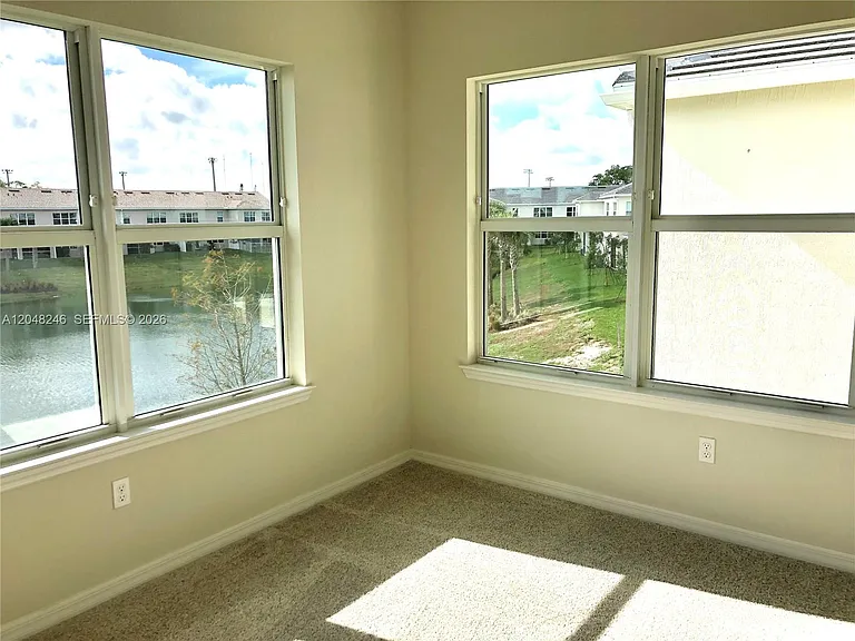 4984 Greenway Dr — Photo 16